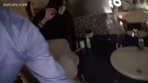 Fascinating butt! Squirting mom